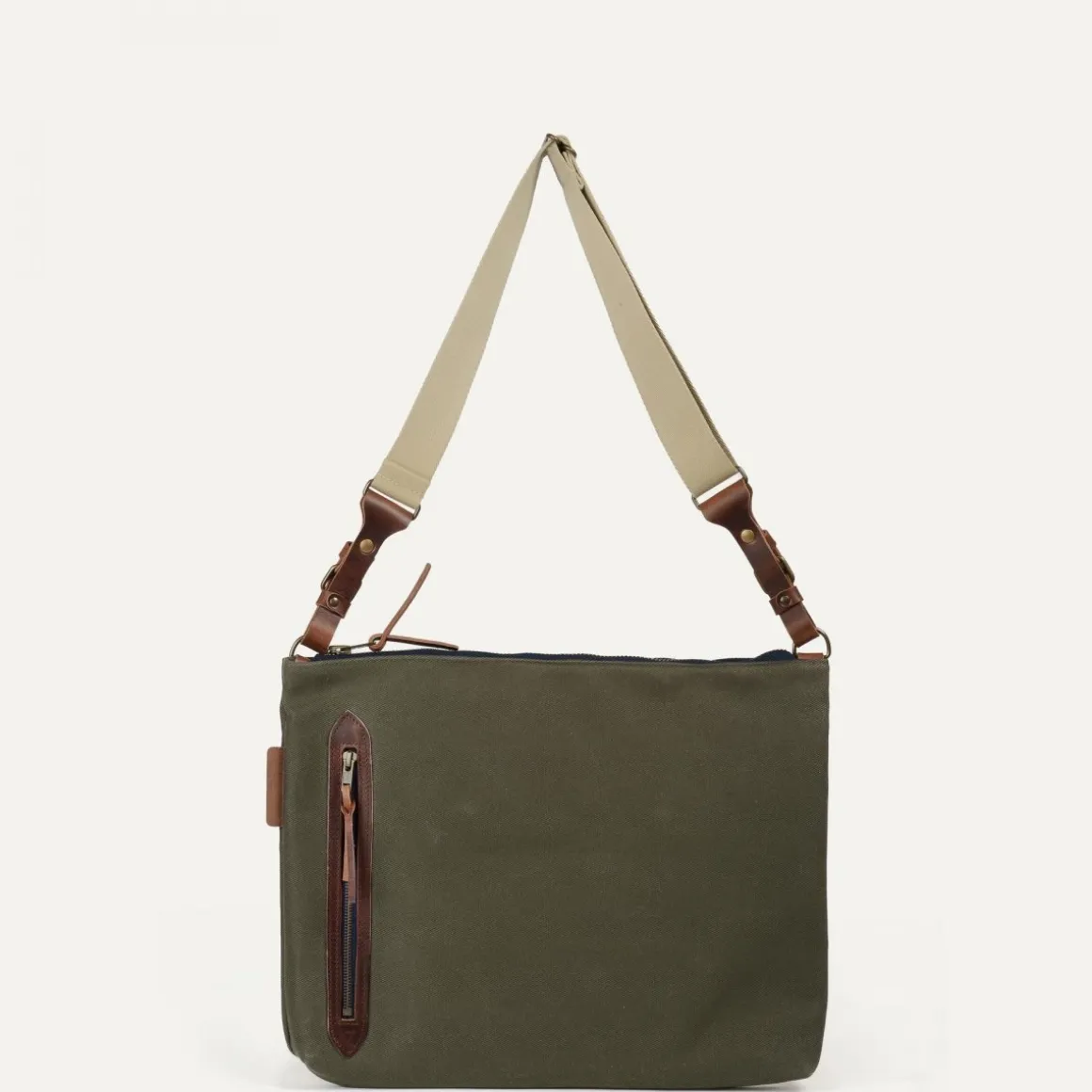 Baskia Messenger Bag