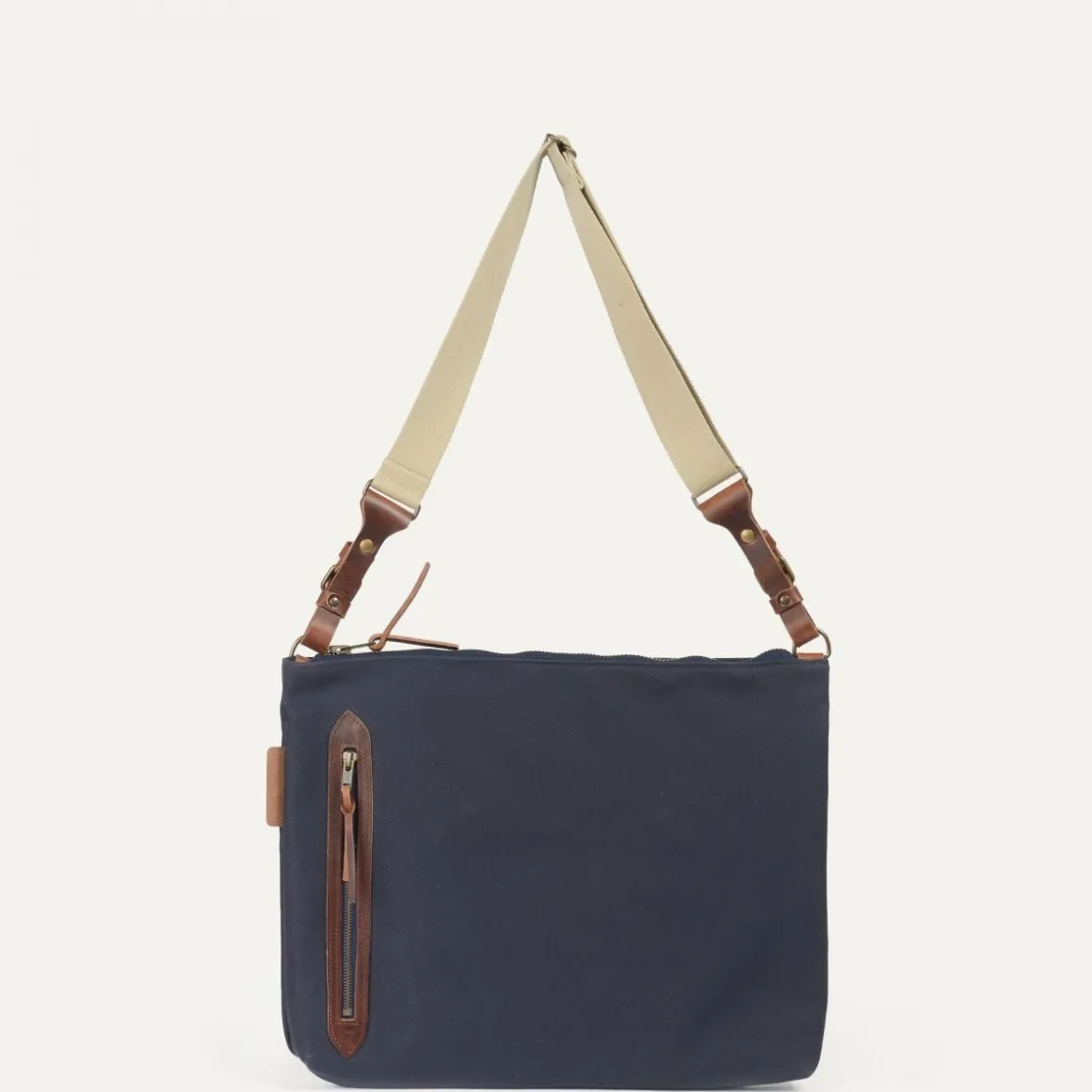Baskia Messenger Bag