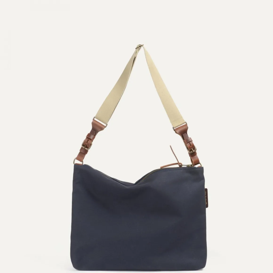 Baskia Messenger Bag