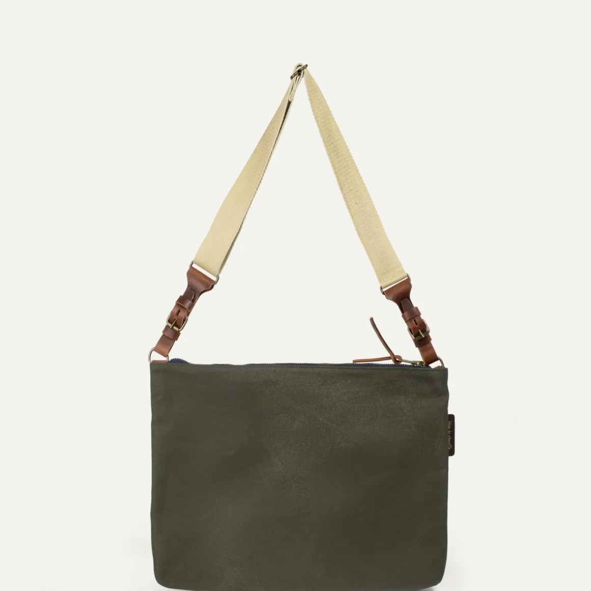 Baskia Messenger Bag