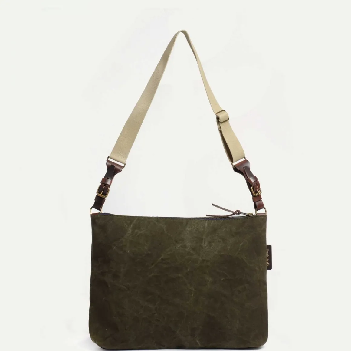 Baskia Messenger Bag