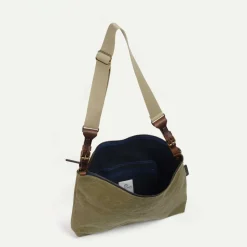 Baskia Messenger Bag
