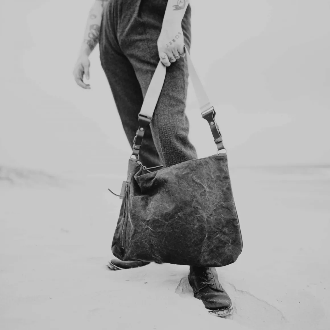 Baskia Messenger Bag